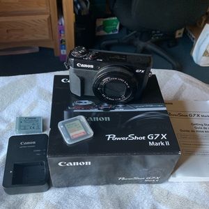 PowerShot G7X Mark II with 128 GB memory card